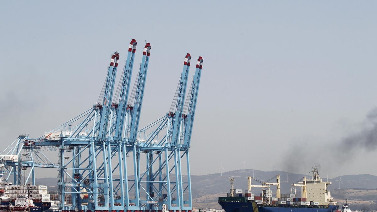 NORMALIDAD EN EL PUERTO DE ALGECIRAS, QUE NO SECUNDA LOS PAROS