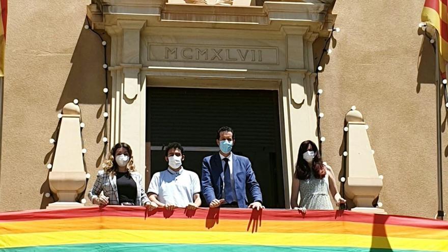 La bandera del ORGULLO LGTBIQ+ volverá a colocarse en el balcón principal del Ayuntamiento de Elda.