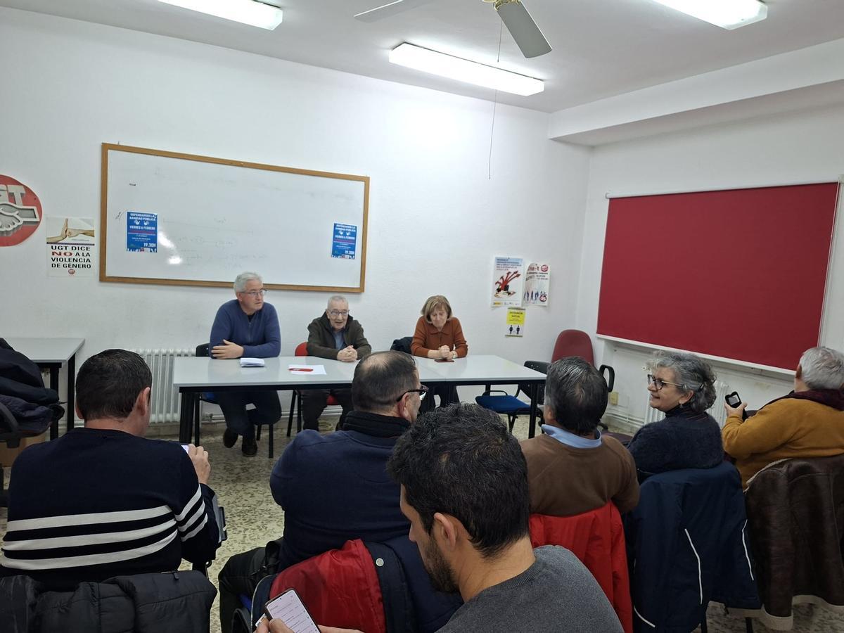 Una imagen de la asamblea convocada por el MDSP sobre la situación sanitaria de Benavente y comarca.