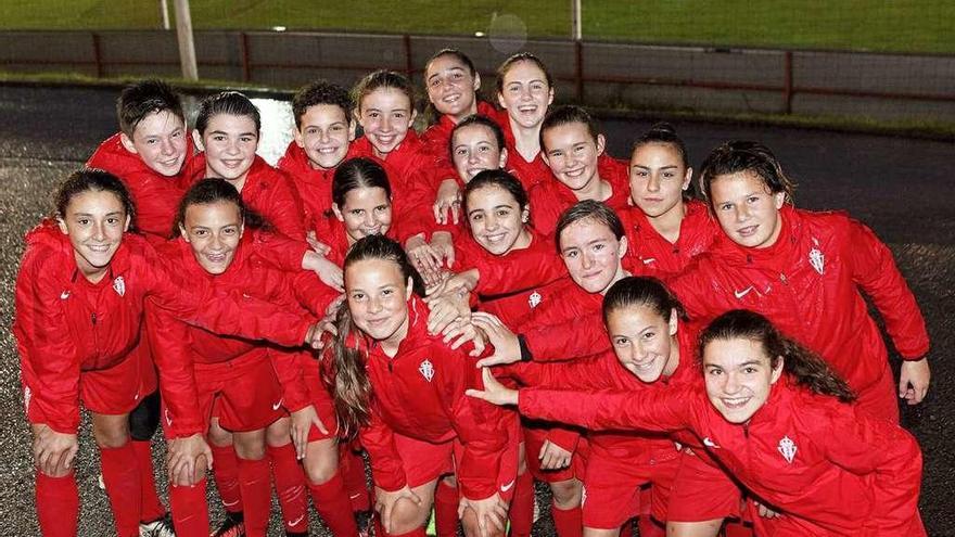 Por la izquierda, en primera fila, Olaya, Ana, Rosa, Alma Casado, Ceci, Yaiza López, Lucía del Coz, Andrea y Celia. Detrás, por la izquierda, Carla, Serra, Lucía Ocaña, Claudia, Lucía, Erika, Sara, Yaiza Cernuda y Mara.