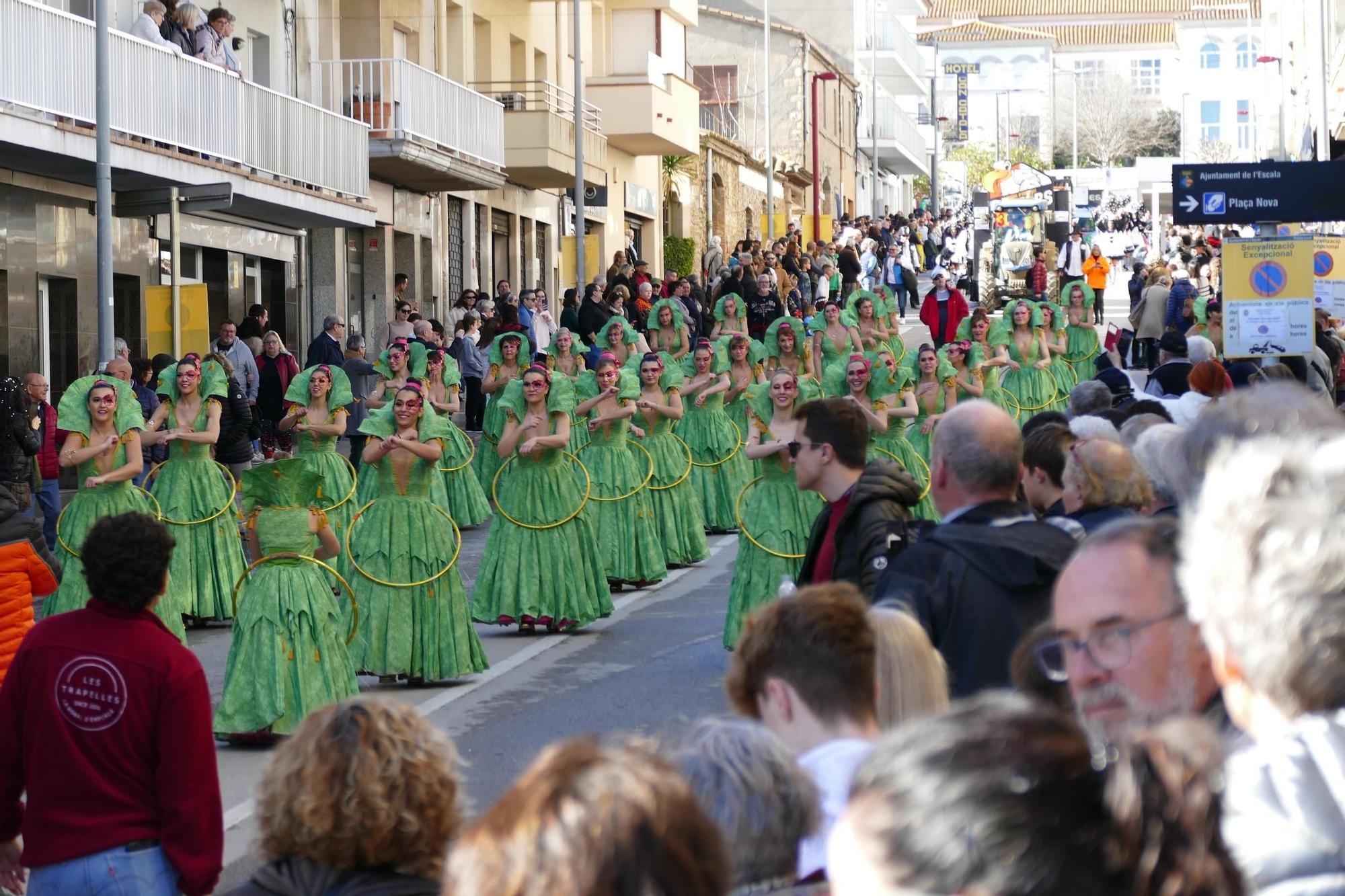 L'Escala s'acoloreix amb la rua de carnaval