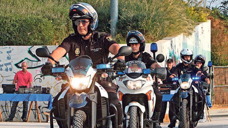 Agentes de la Policía Nacional en motocicleta.