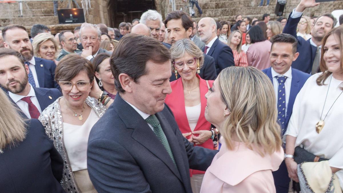 Fotogalería | La toma de posesión de María Guardiola como presidenta, en imágenes