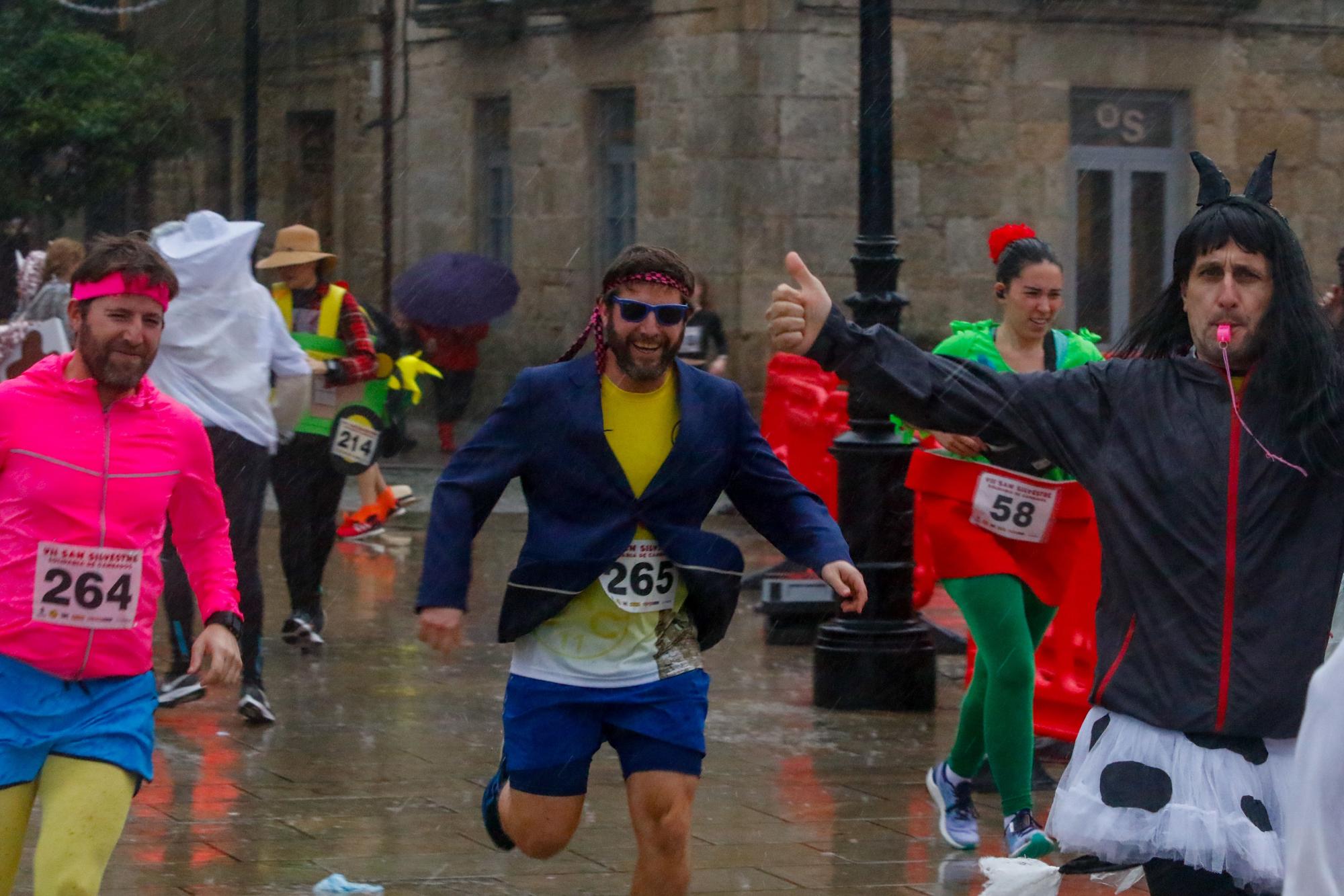 Más de 200 valientes hacen posible la recuperación de la San Silvestre de Cambados