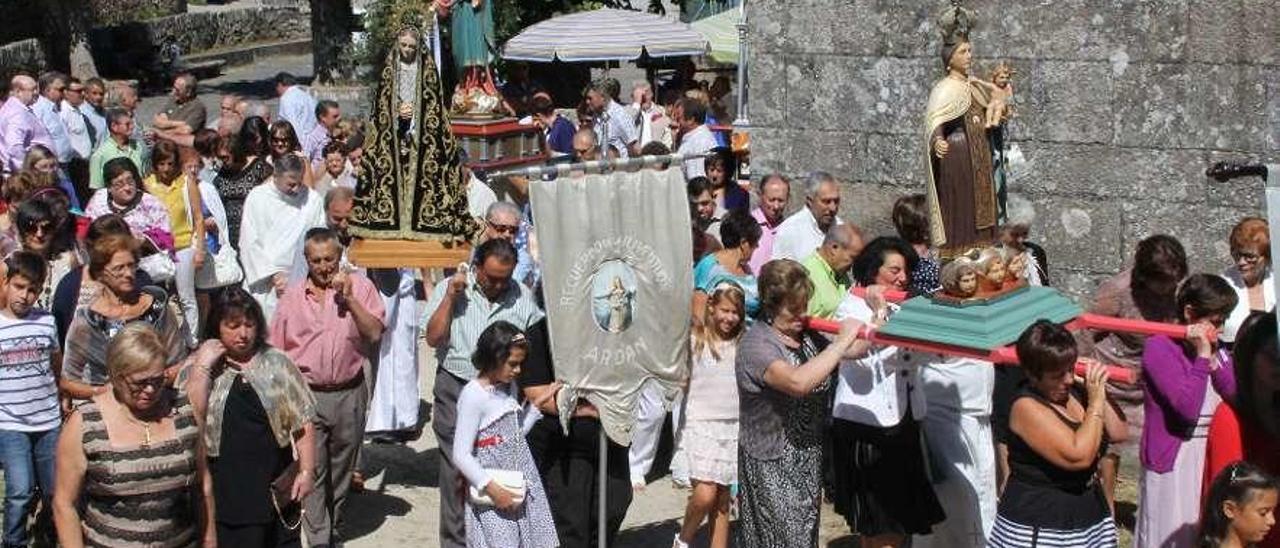 Procesion de las fiestas de Ardán. // Santos Álvarez