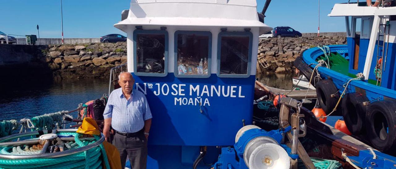 Celso Martínez &quot;Aniceto&quot; en el &quot;Novo José Manuel&quot;, útimo barco que tuvo // F.G.S.