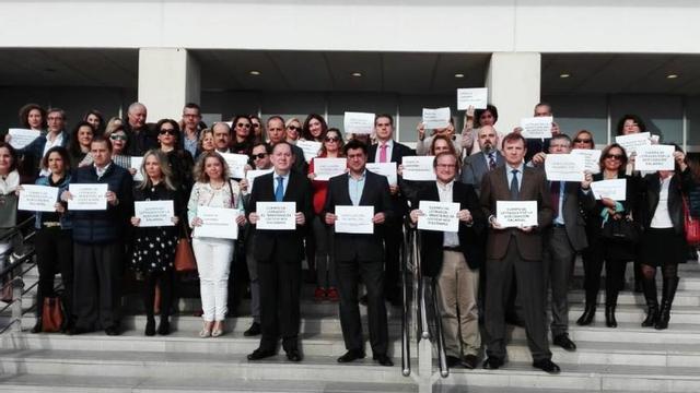 Concentración en la puerta de la Ciudad de la Justicia.