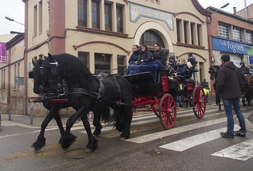 La pluja fa endarrerir la sortida dels Tres Tombs d'Igualada