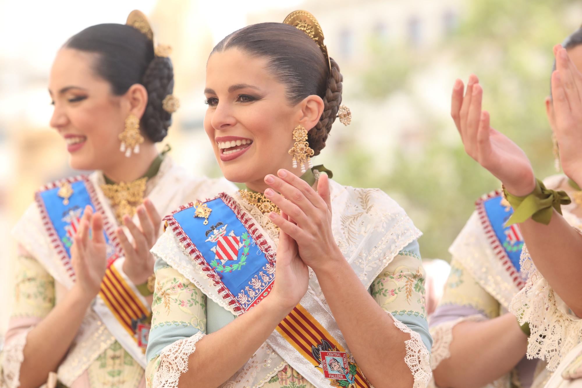 Carmen, la corte y falleras ilustres en la entrega de premios de las Fallas 2022