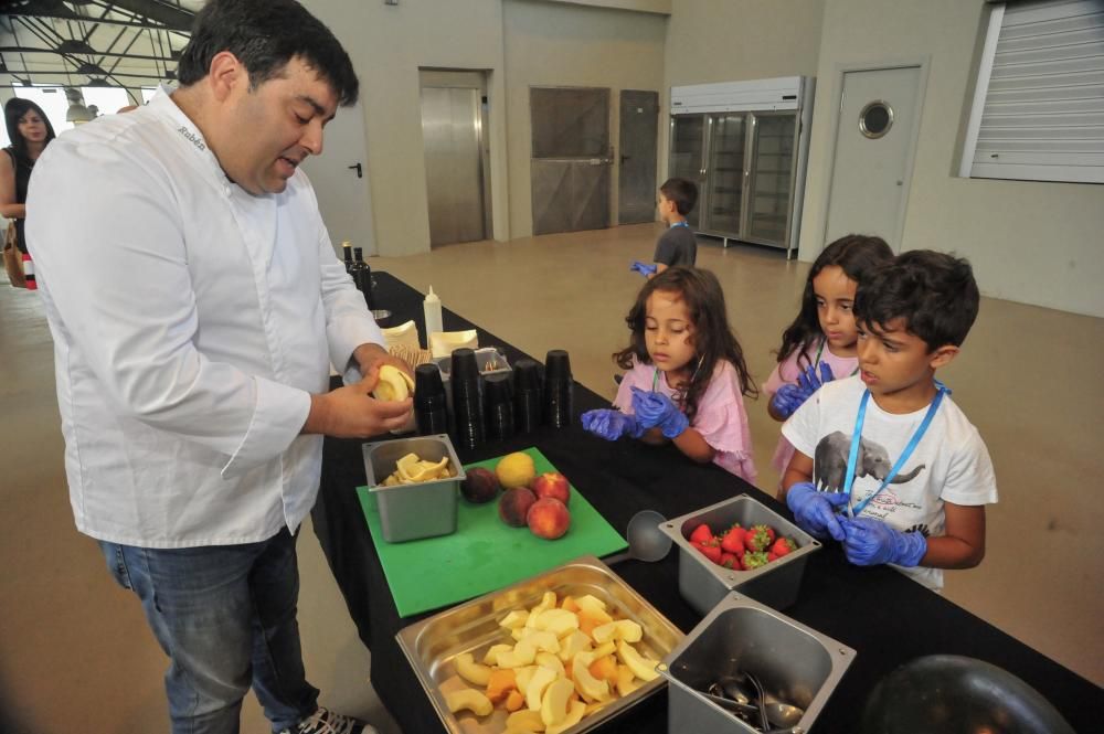 Compras y cocina con los más pequeños en el mercado de Vilagarcía.