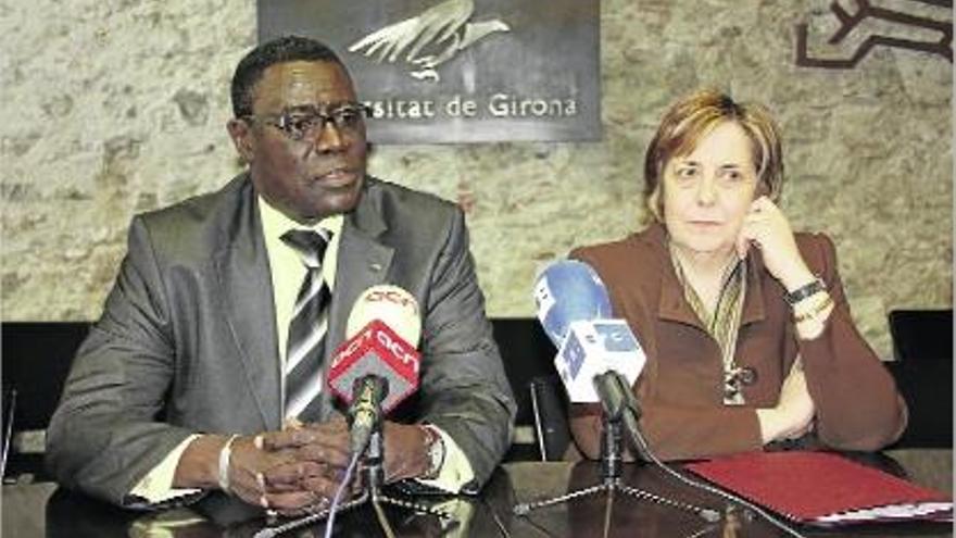 Saliou Ndiave i Anna Maria Geli, ahir a l&#039;edifici dels serveis centrals de la UdG.