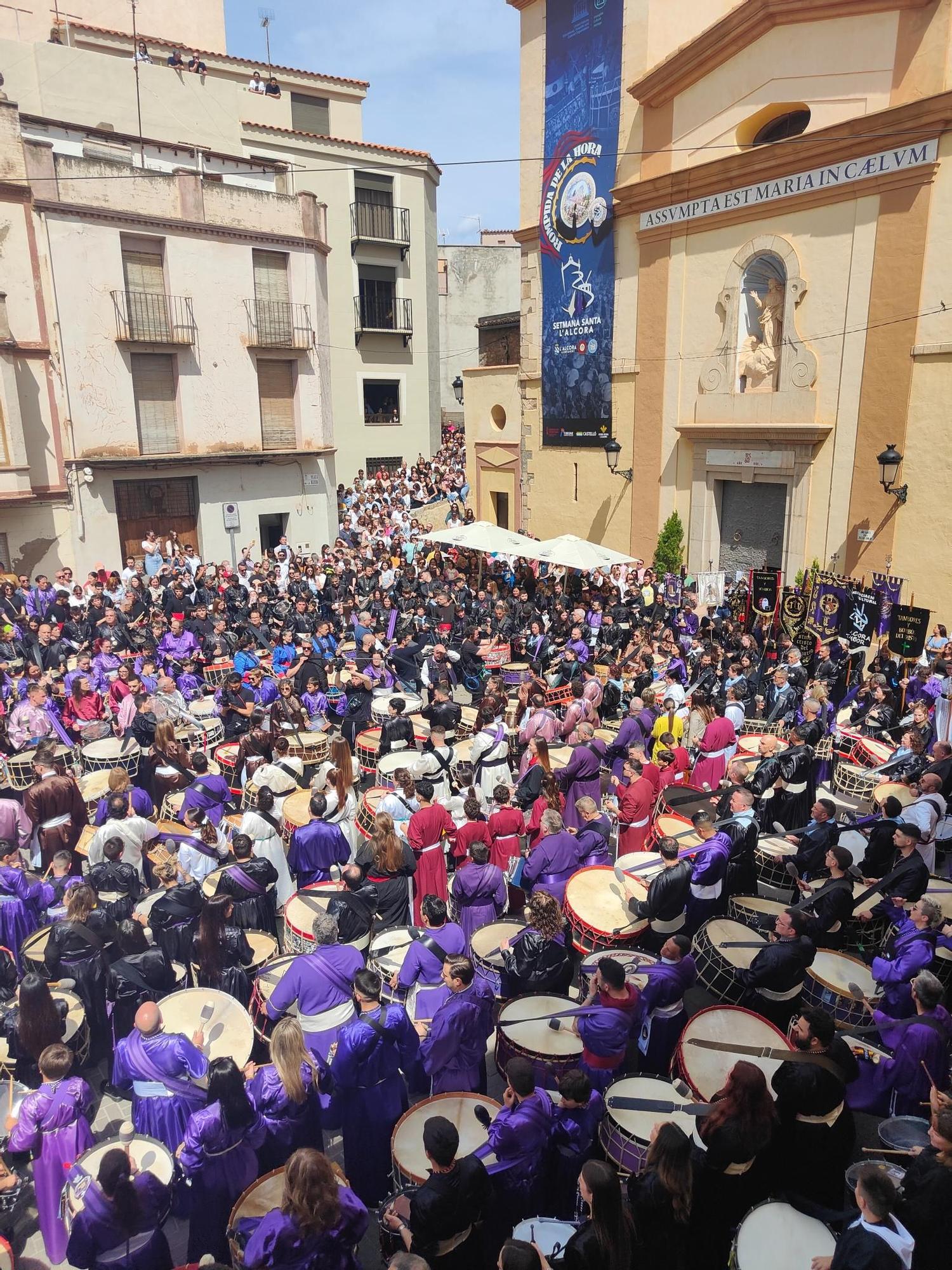 Galería de fotos: L'Alcora palpita al ritmo de su distinguida y concurrida Rompida de la Hora
