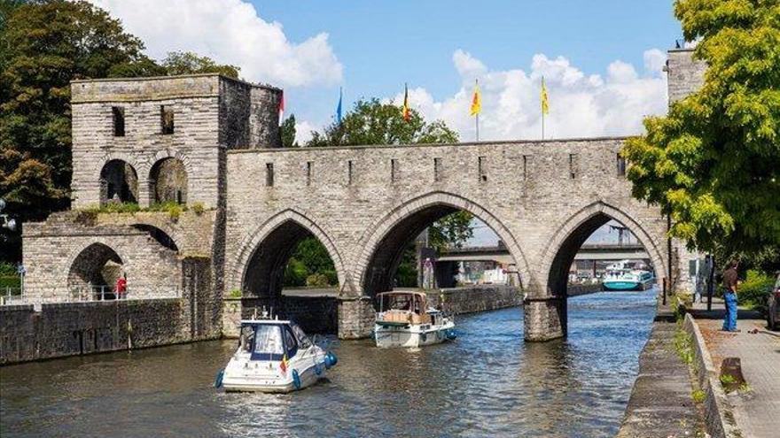 Derrumbado un puente medieval para que puedan pasar los cruceros