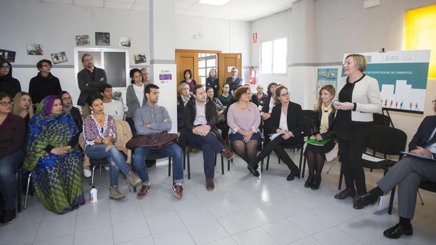 Diecisiete alumnos residen en pisos públicos de San Lorenzo a cambio de actividades sociales