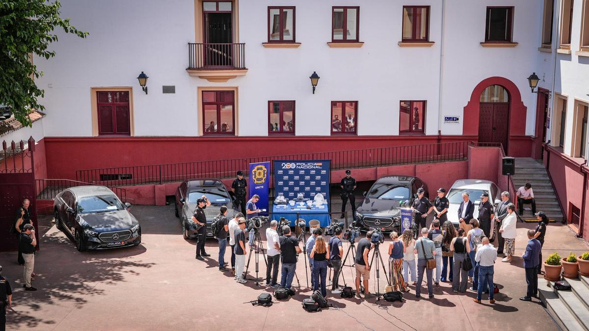 La droga incautadas y los vehículos decomisados en la operación de Malasaradas.