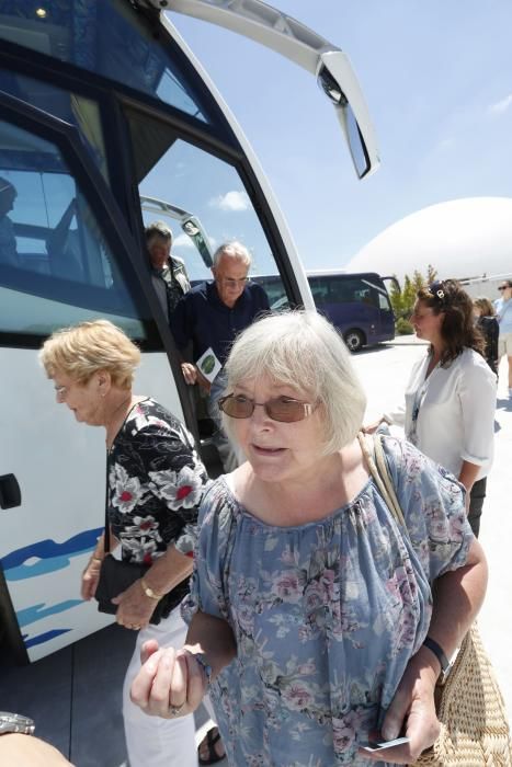 Cruceristas del buque "Braemar" en Avilés