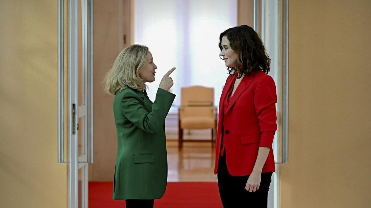 La vicepresidenta primera, Nadia Calviño, y la presidenta de Madrid, Isabel Ayuso, en un encuentro en septiembre de 2022.