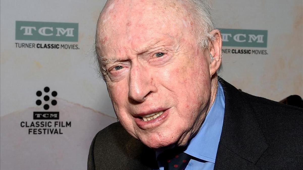 FILE PHOTO  Actor Norman Lloyd poses during the 50th anniversary screening of the musical drama film  The Sound of Music  at the opening night gala of the 2015 TCM Classic Film Festival in Los Angeles  California  U S   March 26  2015  REUTERS Kevork Djansezian File Photo