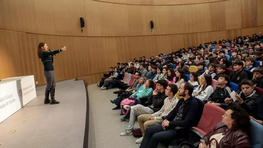 ELLIS Alicante y Fundación Gestamp acercan la Inteligencia Artificial a estudiantes de secundaria