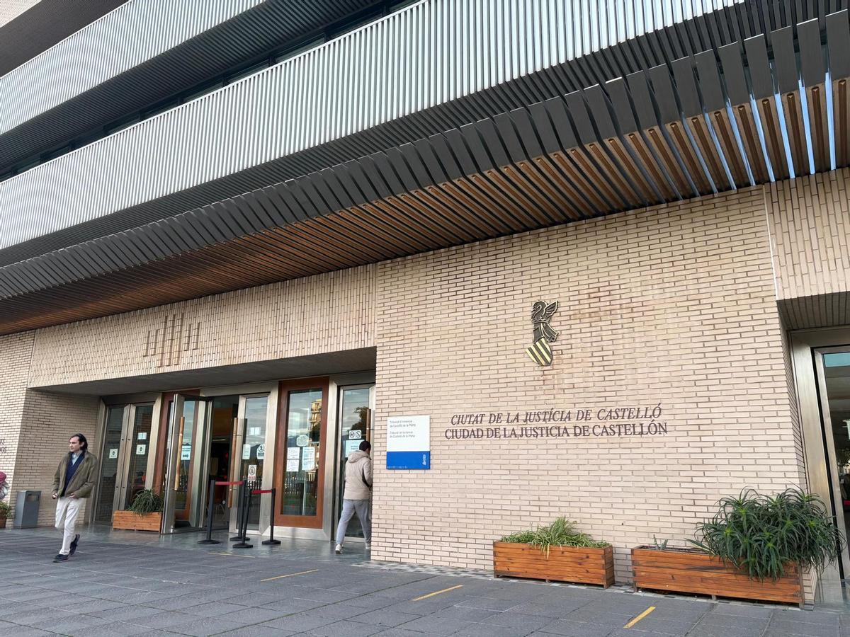 Entrada a la Audiencia Provincial de Castellón, donde el próximo 23 de febrero juzgarán los hechos.