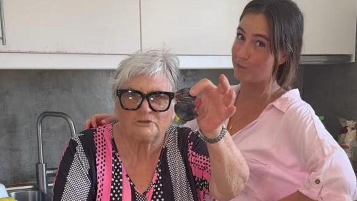 Abuela y nieta enseñan su elaboración.
