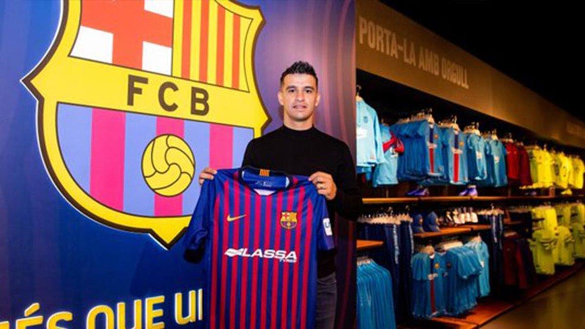 Marcenio ya ha posado con la camiseta del FC Barcelona