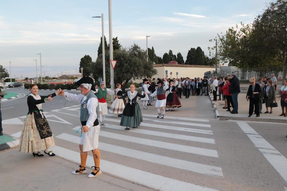 Torrent homenajea a los difuntos en el día de Todos los Santos