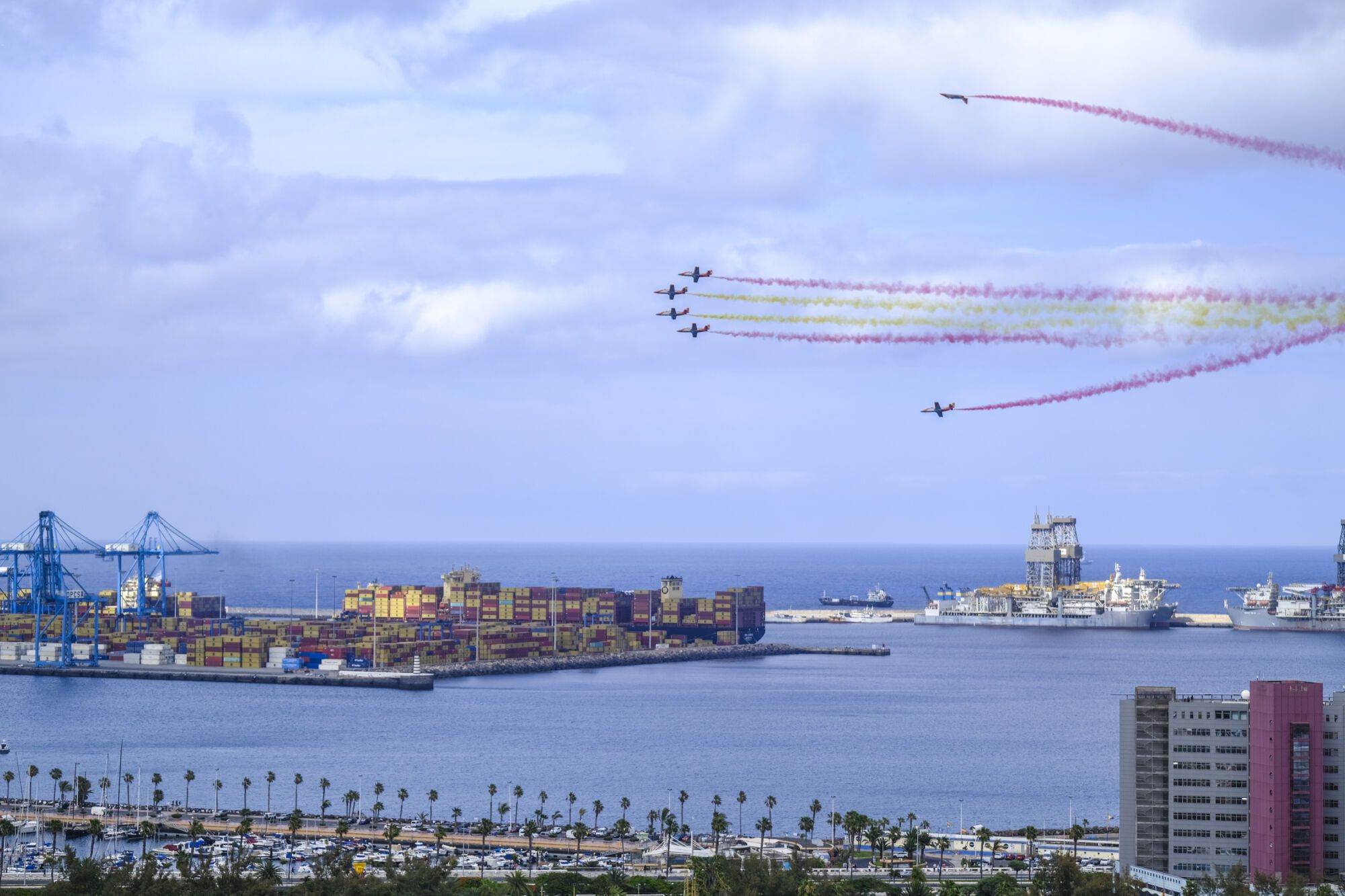 Los actos por el Día de las Fuerzas Armadas en Las Palmas de Gran Canaria, en imágenes