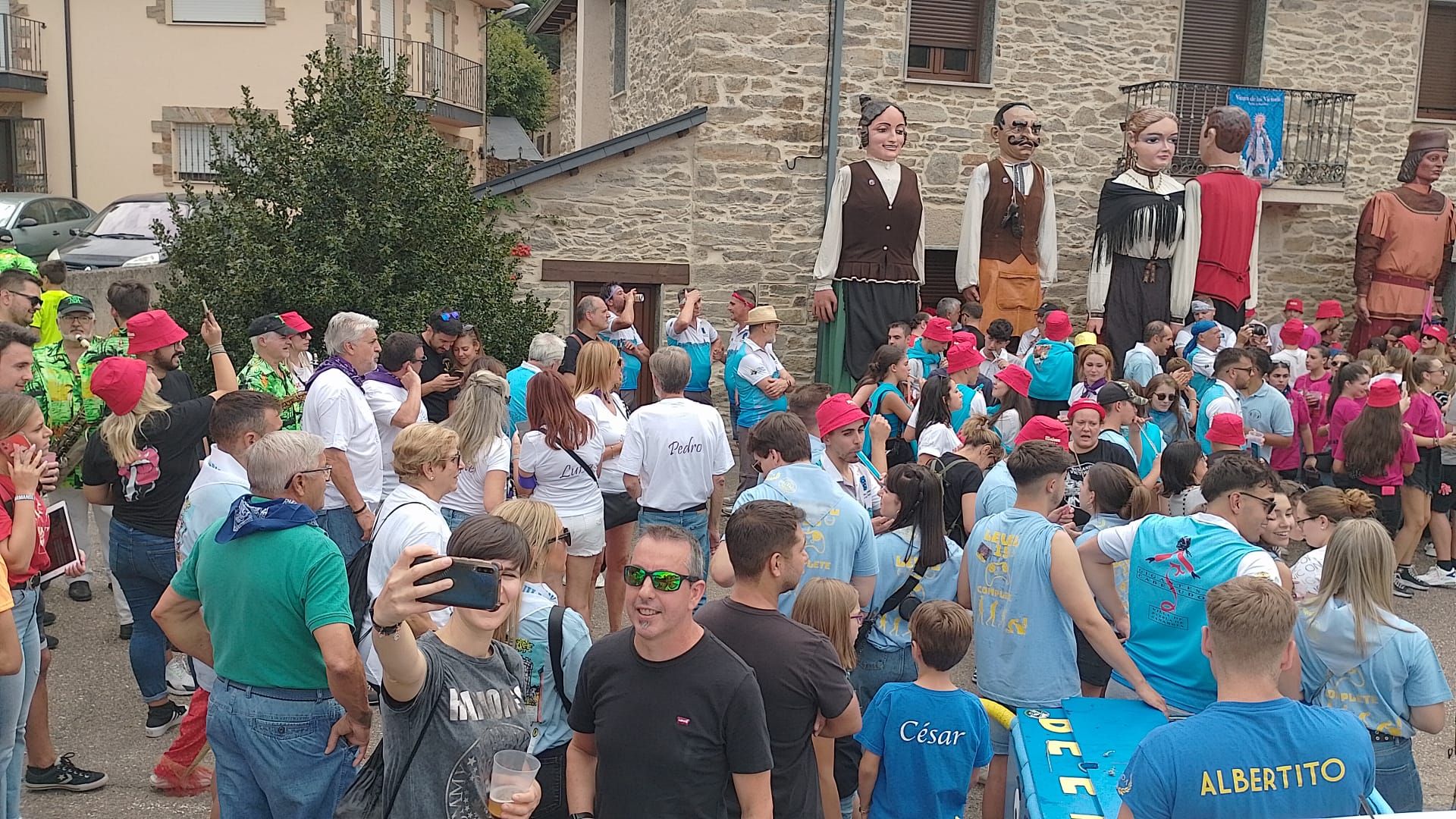 Los Gigantes inundan las calles de Pueblña de Sanabria