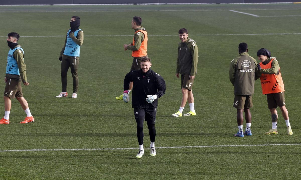 Radu, en primer 
término, ayer, 
en Afouteza. 
|  Marta G.Brea