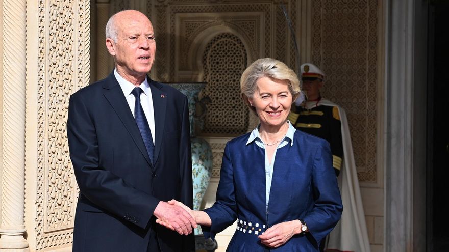 El presidente de Turquía, Kaïs Saied, y la presidenta de la Comisión Europea, Ursula von der Leyen, durante una visita de la segunda al país árabe en julio de 2023.