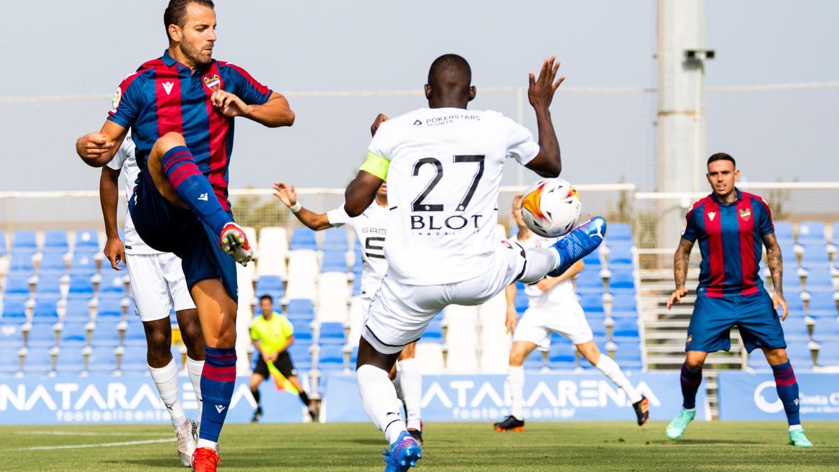 Una imagen de Roberto Soldado ante el Rennes