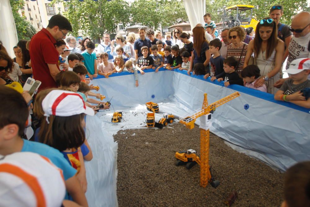 Jornada de ingeniería en la calle, en la plaza del Ayuntamiento de València.