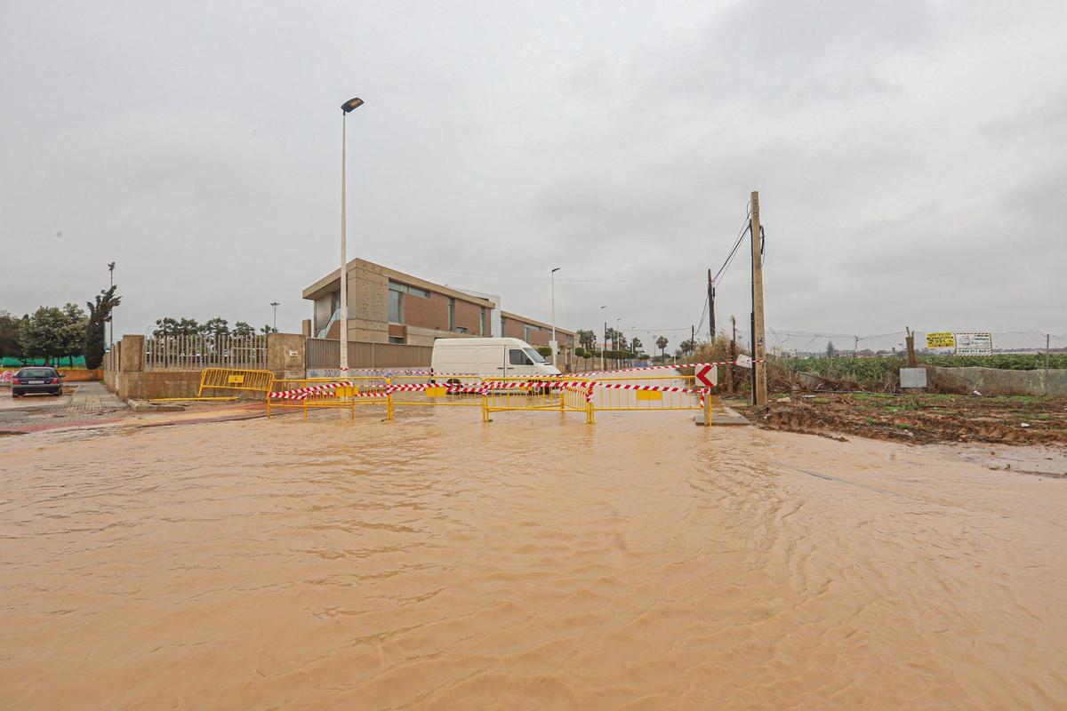 Inundaciones de barro y agua procedentes de las zonas agrícolas de invernaderos de San Pedro del Pinatar y Pilar de la Horadada
