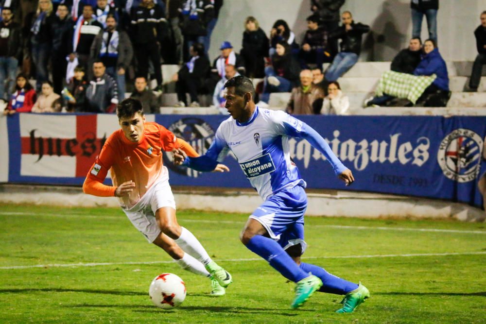 El Alcoyano naufraga en El Collao