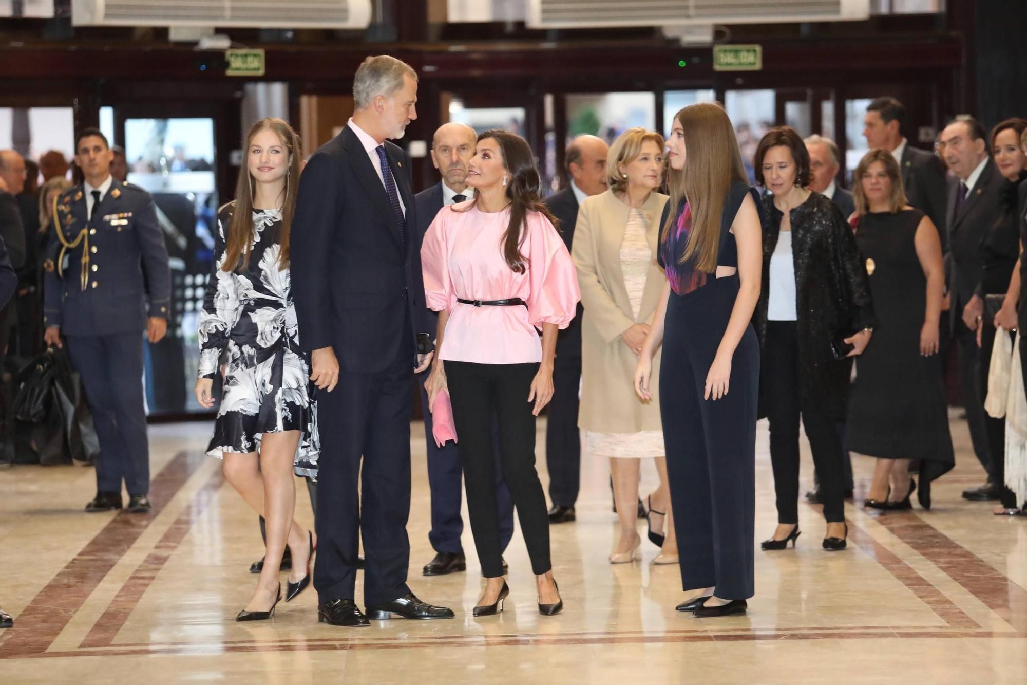 EN IMÁGENES: La Familia Real asiste en Oviedo al concierto de los premios "Princesa de Asturias"