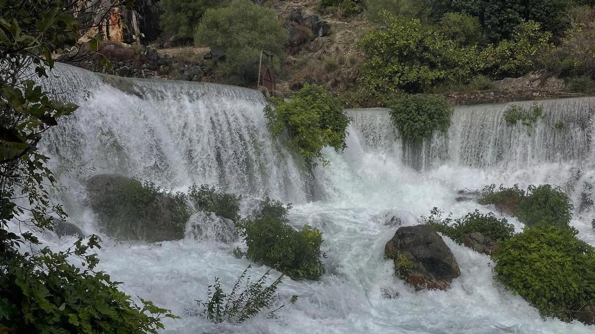 Crecida de dos de los nacimientos de agua más impresionantes de Málaga, en Benaoján