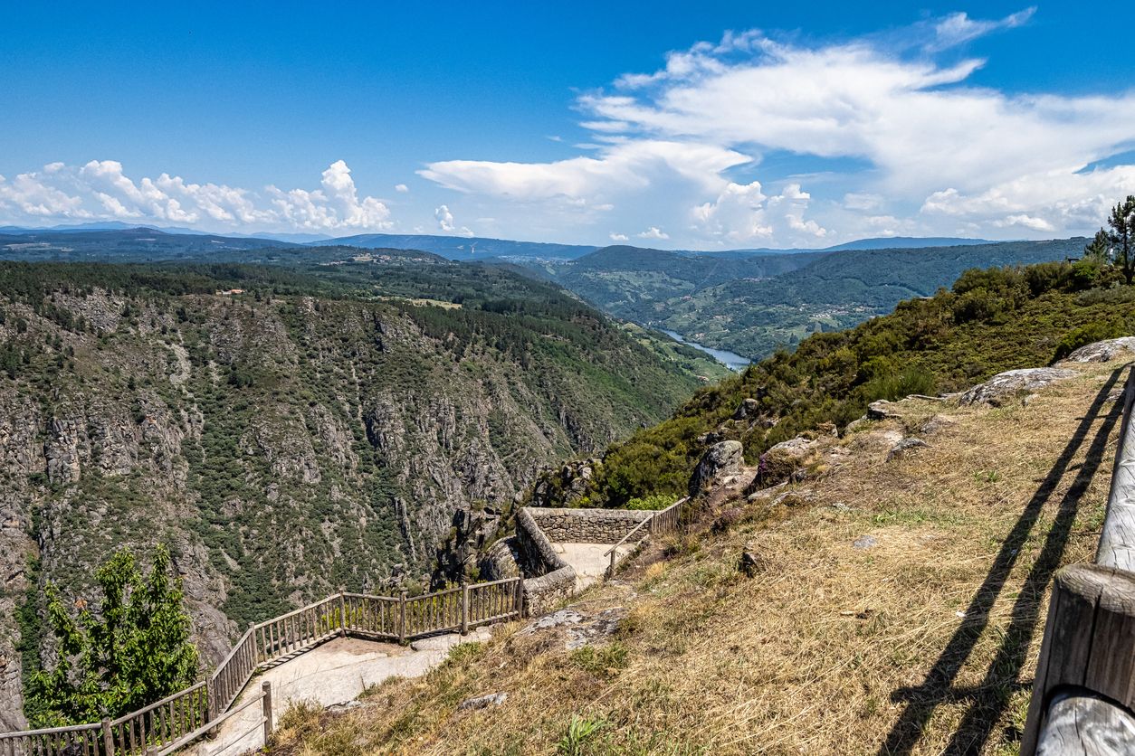 Balcones de Madrid, uno de los miradores que se elevan por encima del río Sil