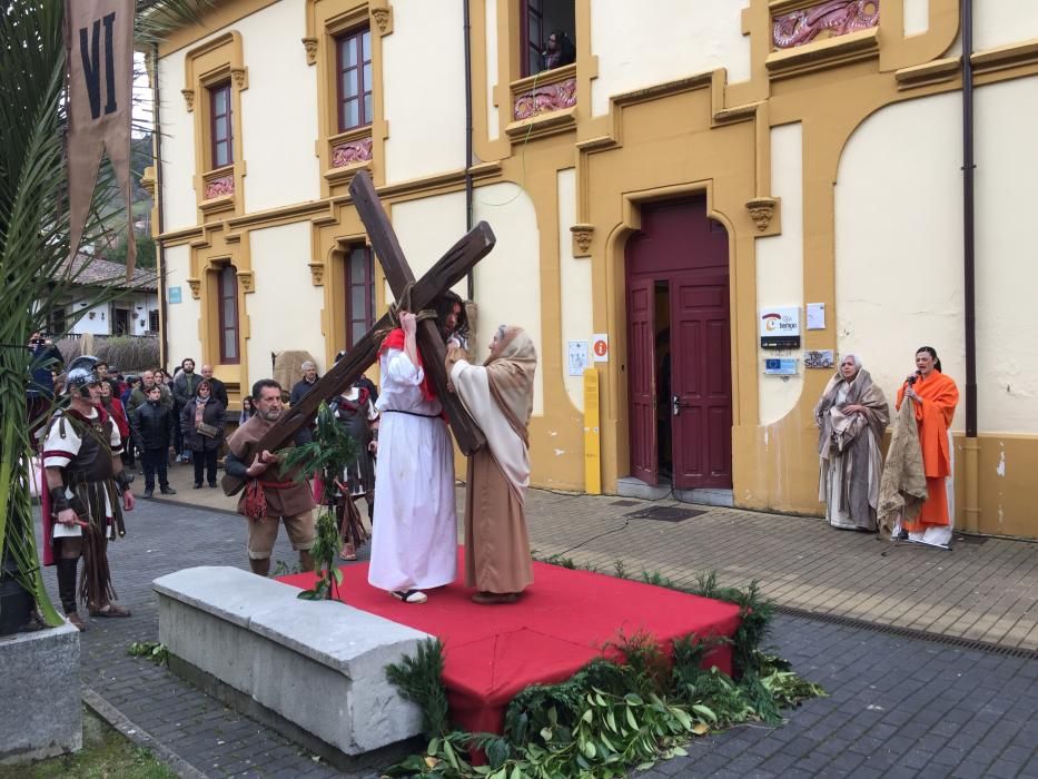 Via Crucis viviente en Infiesto.