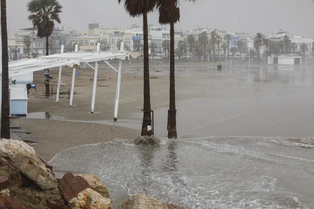 El temporal causa estragos en el Marina Beach Club de València