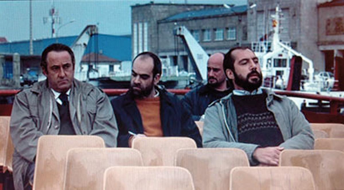 José Ángel Ejido, Luis Tosar y Javier Bardem, en un fotograma de 'Los lunes al sol', escena que Movistar+ ha elegido para recrear el spot en el que participa Iago Aspas.