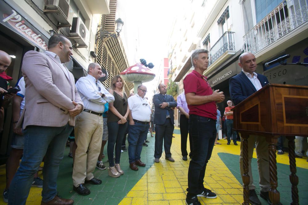 El alcalde de Alicante, Gabriel Echávarri, ha colocado esta mañana una placa en homenaje a Vicente Pastor de la Llosa Alfosea, el Chepa.