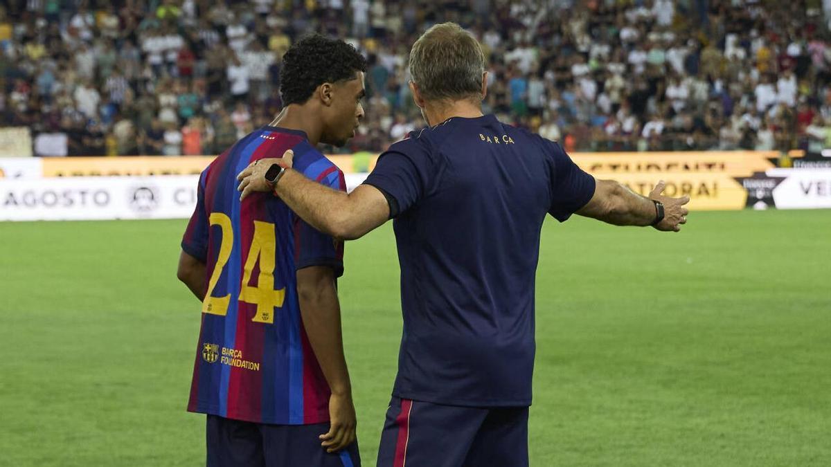 FC Barcelona - Europa | El gol de Héctor Fort con asistencia de Shane Kluivert