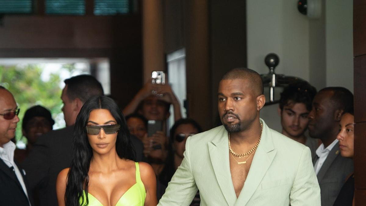 Kim Kardashian se pone juguetona con Kanye West