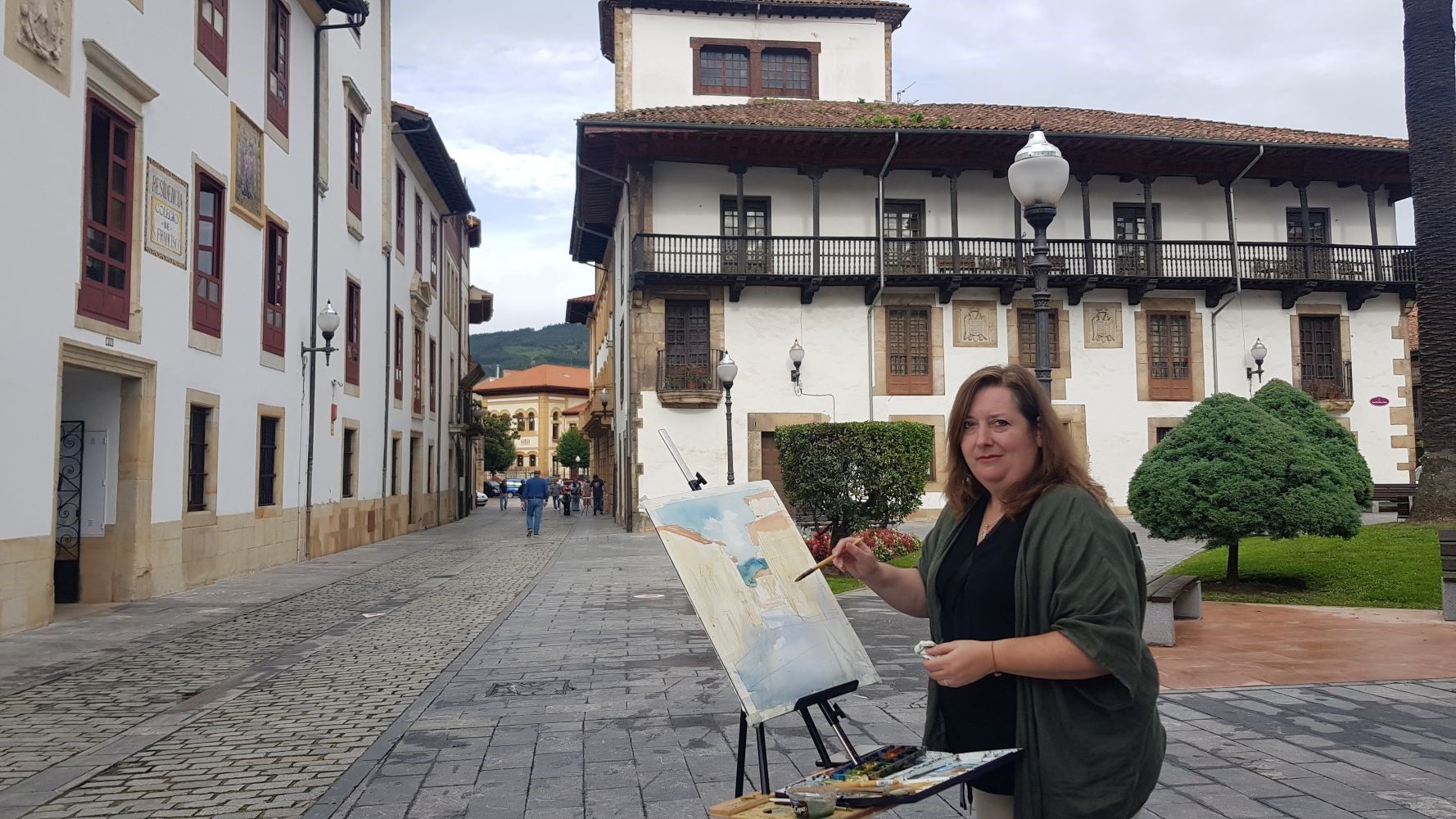 Villaviciosa está hecha un pincel: así se pintan los acuarelistas en las lugares más emblemáticos del casco histórico