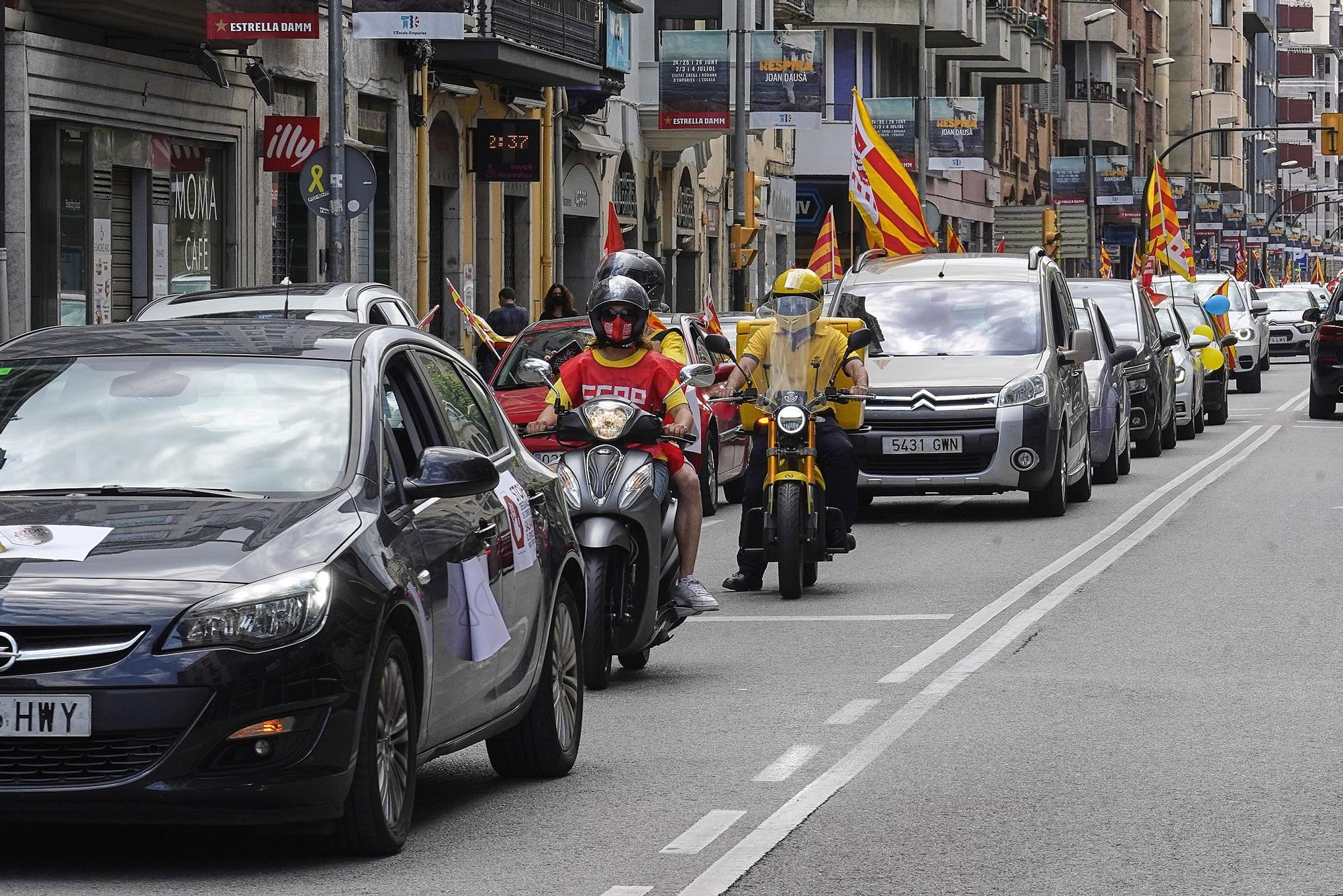 Marxa lenta de treballadors de Correus de Girona