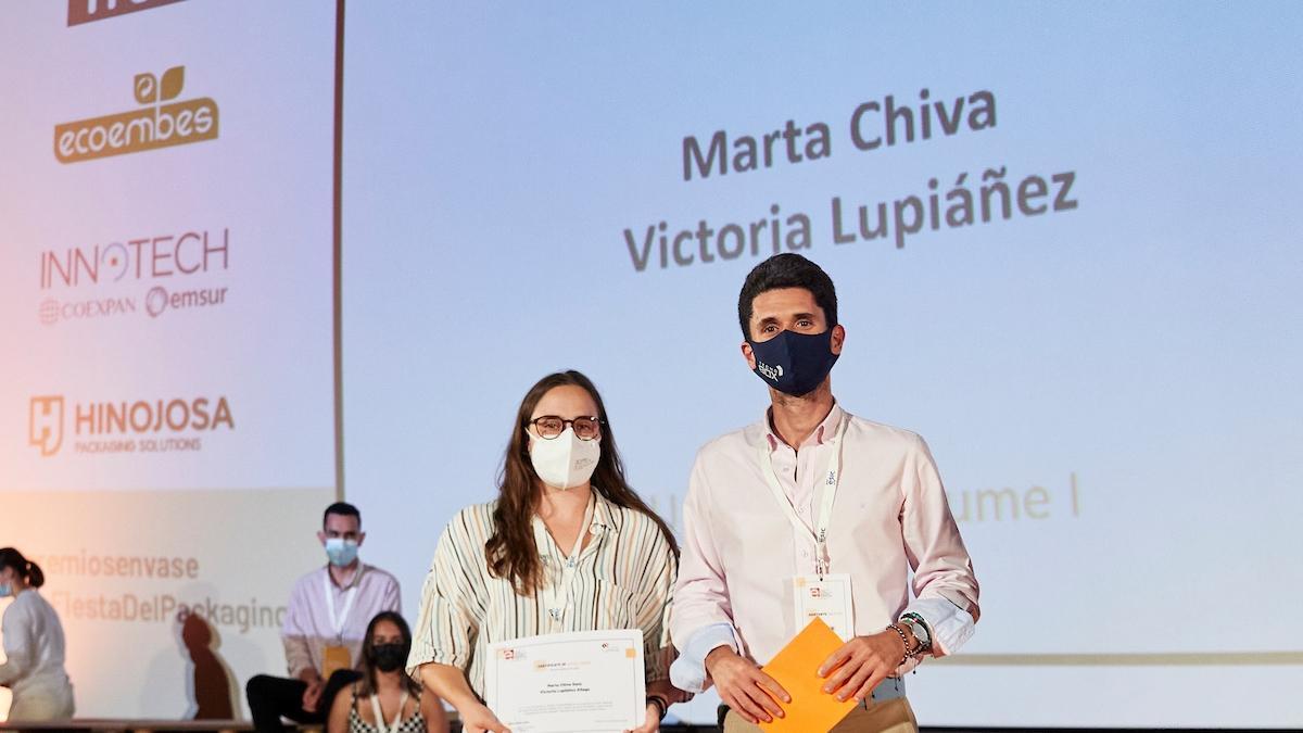 Marta Chiva i Victoria Lupiáñez, de l&#039;UJI, van obtindre un accèsit amb el seu projecte.