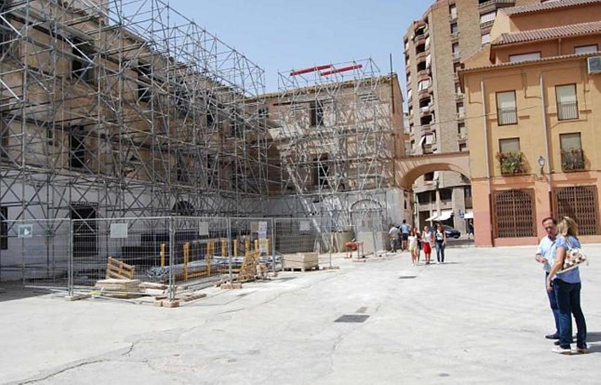 Las obras de construcción de un centro de mayores en la Plaza Mayor de Villena