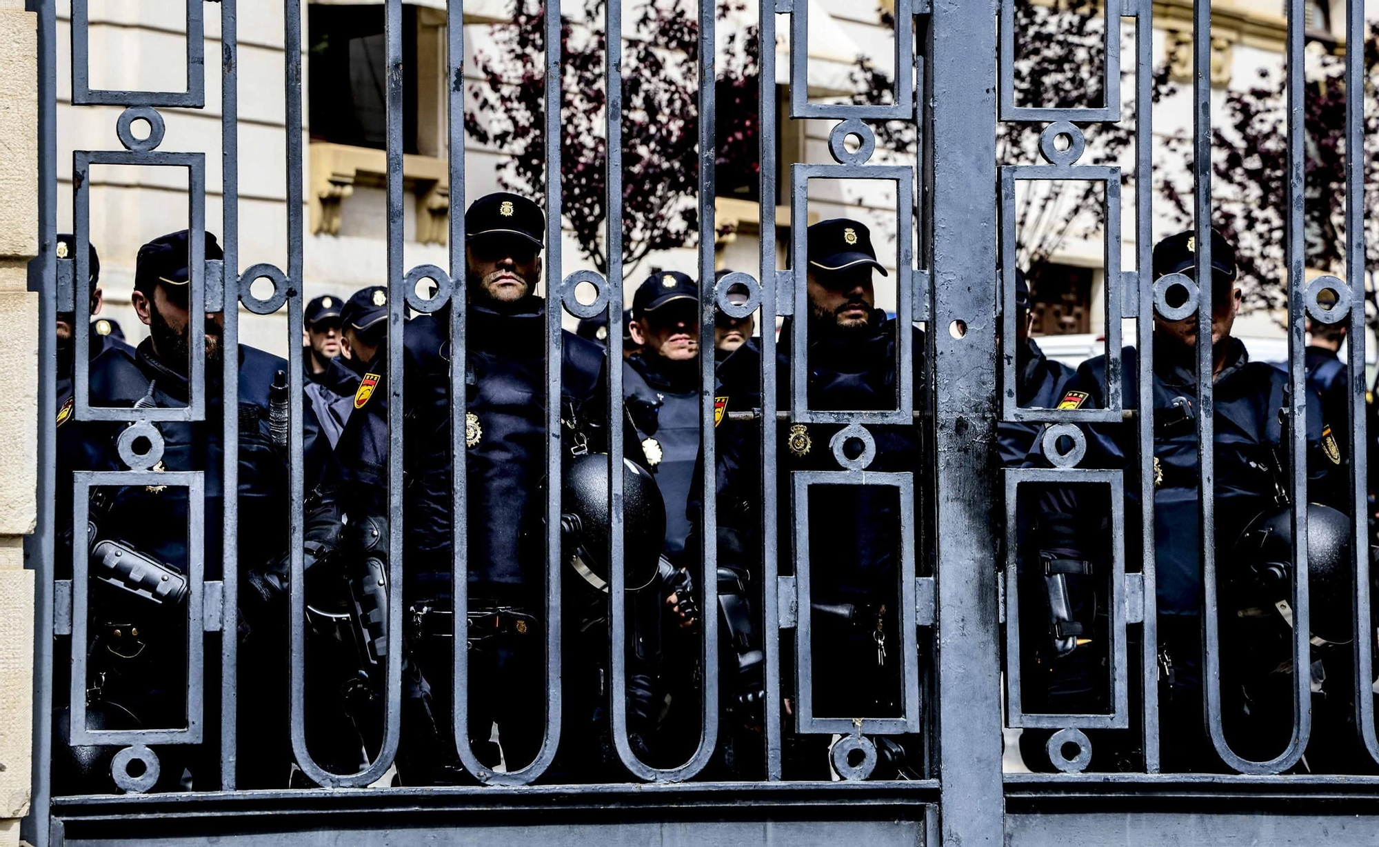 Protesta de los bomberos frente a la Diputación de Alicante