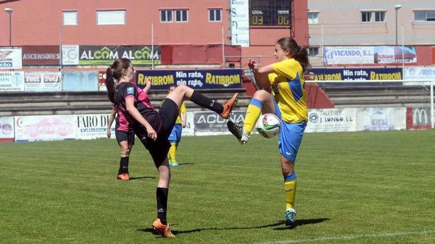 Uno de los partidos disputados por el Arousana en A Lomba. // N.P.